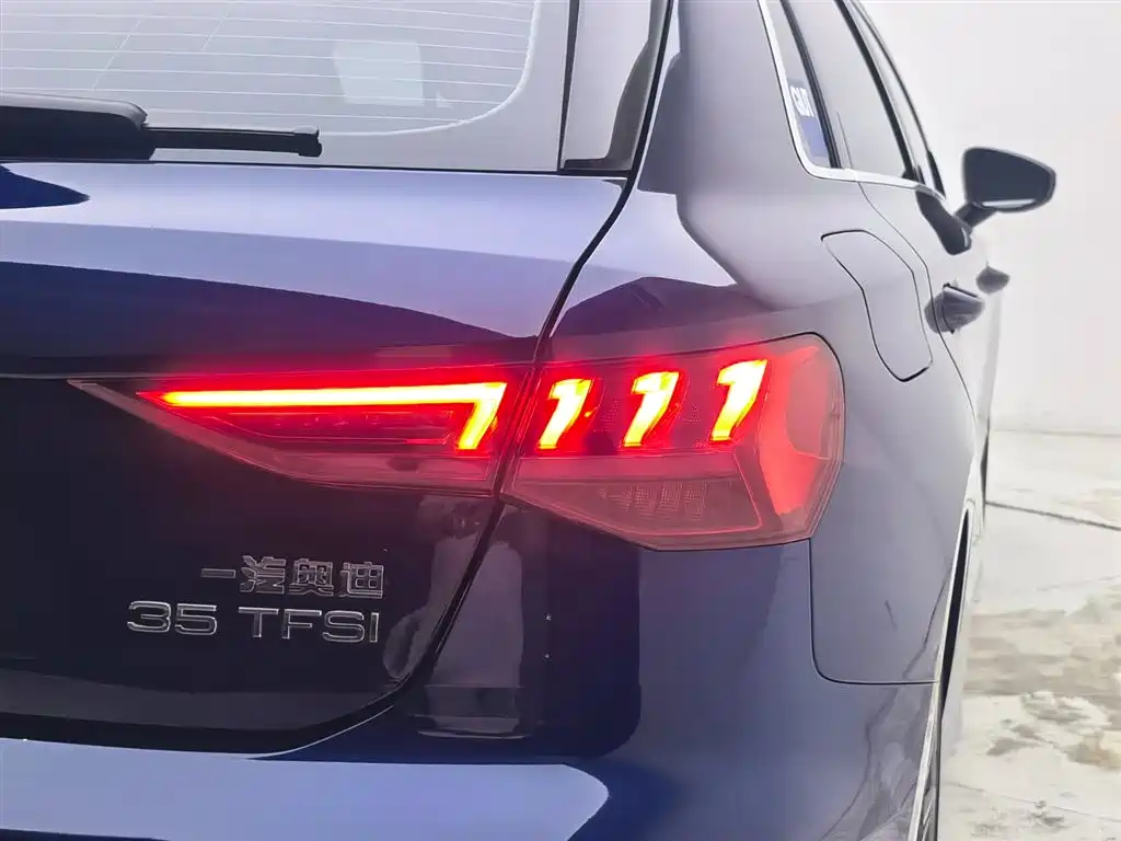 Audi A3 2023 — фото 13