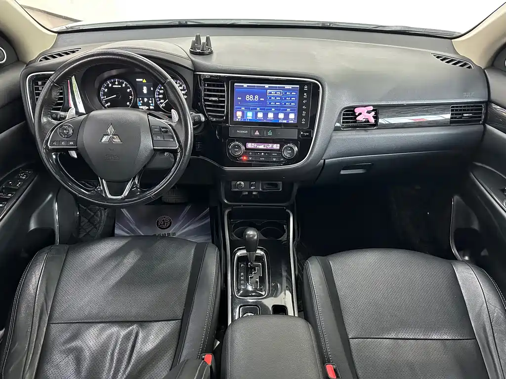 Mitsubishi Outlander 2017 — фото 18