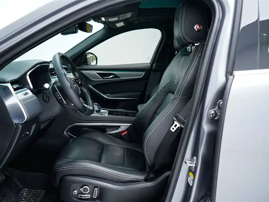 Jaguar F-PACE 2021 — фото 20