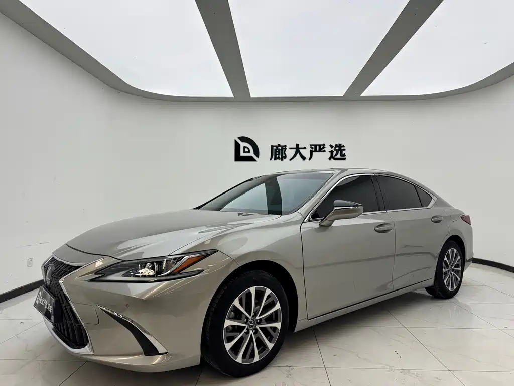 Lexus ES 2022