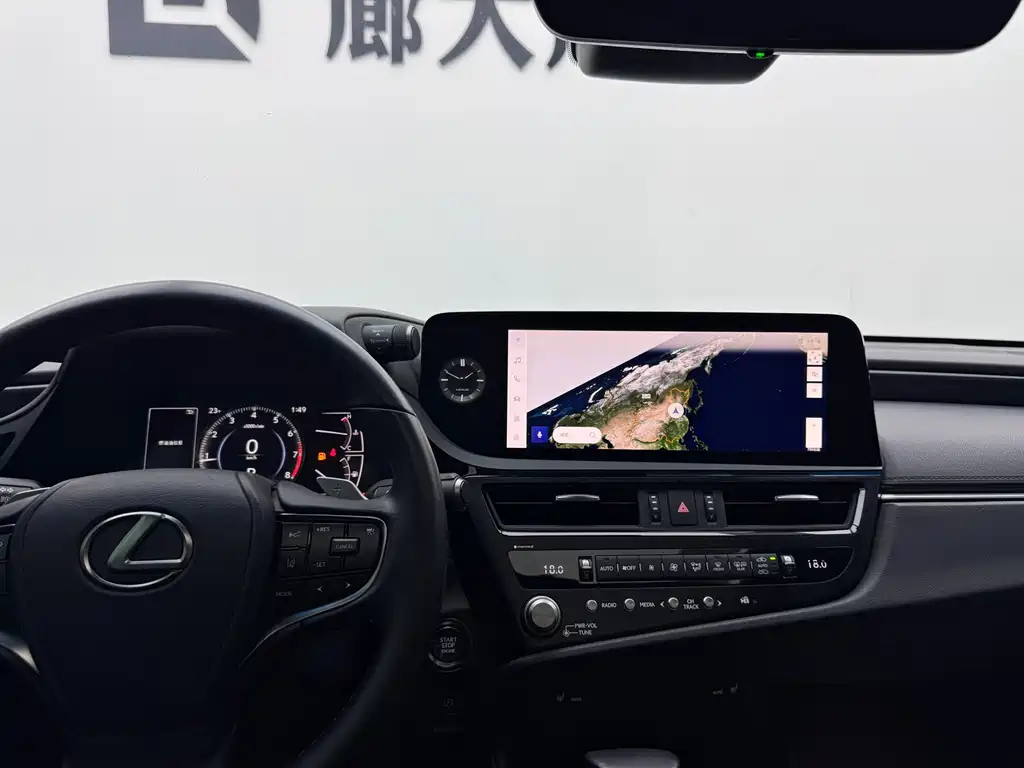 Lexus ES 2022 — фото 11