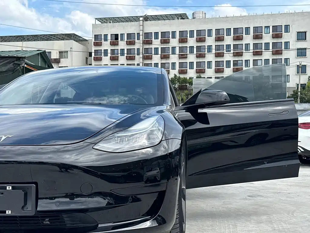 Tesla Model 3 2022 — фото 18