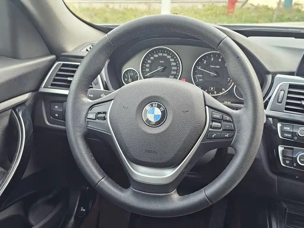 BMW 3 Series GT 2018 — фото 9