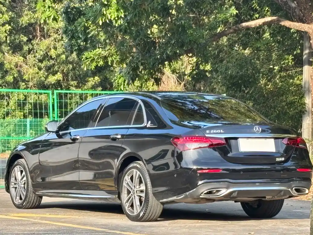 Mercedes-Benz E-Class 2022 — фото 19