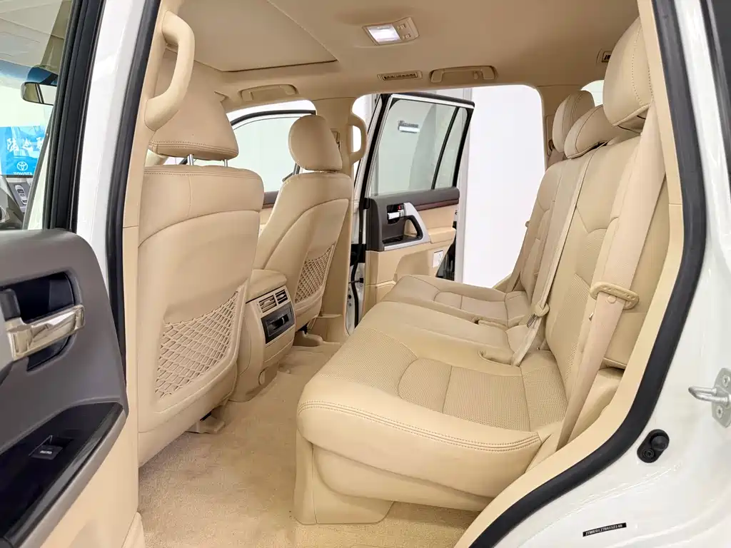Toyota Land Cruiser 2018 — фото 12
