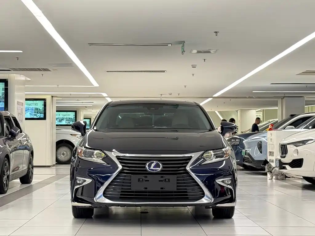 Lexus ES 2016 — фото 2