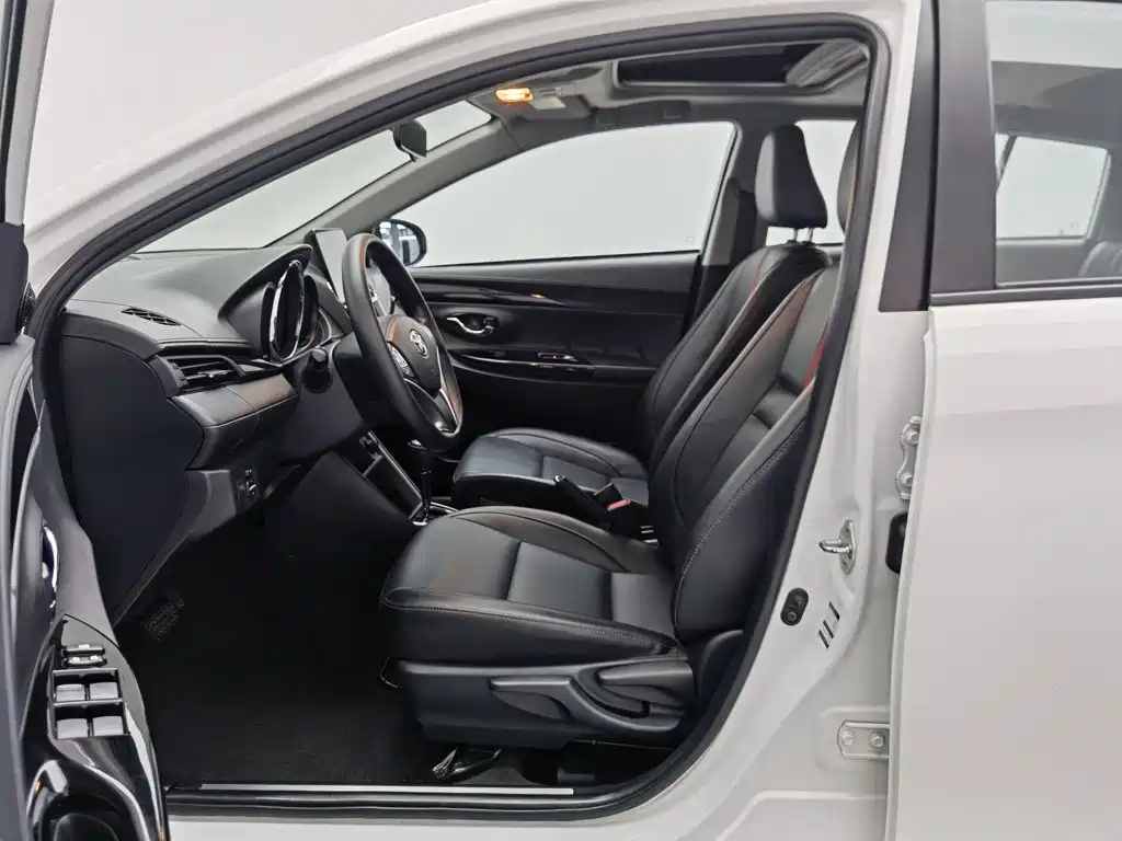 Toyota Yaris L 2021 — фото 10