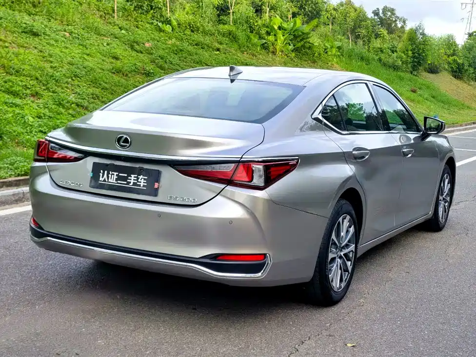 Lexus ES 2024