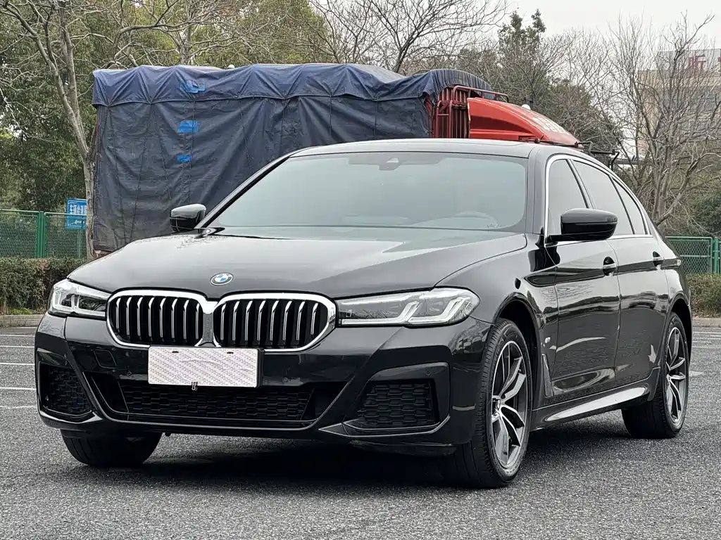 BMW 5 Series 2023 — фото 1
