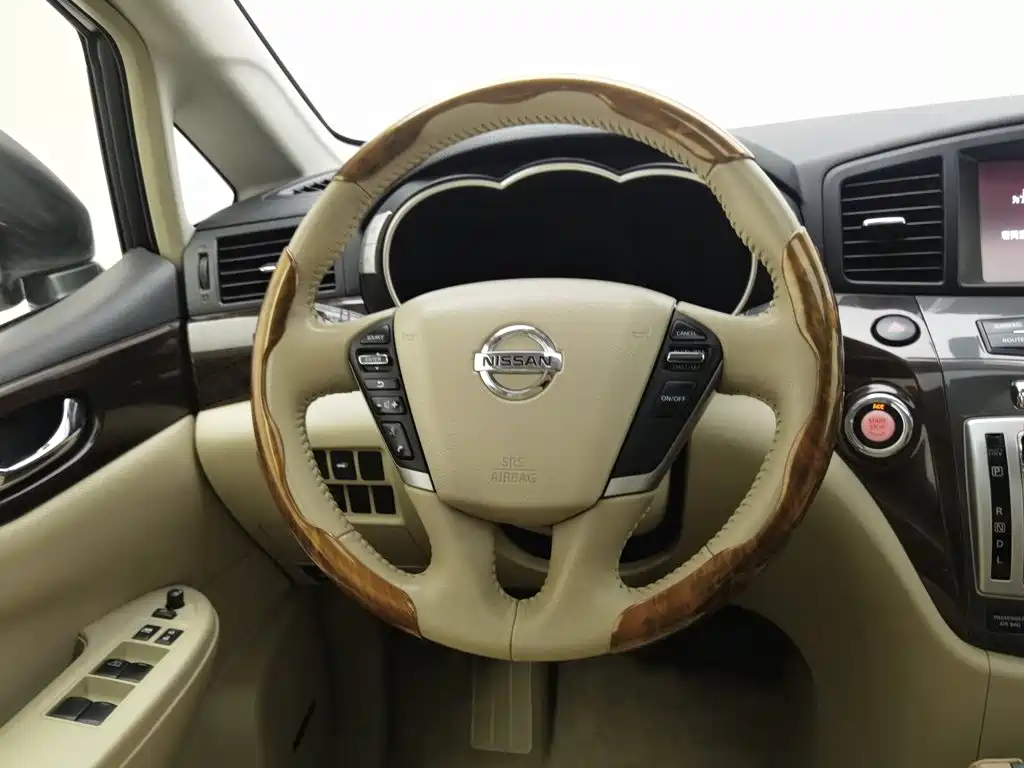Nissan Quest 2017 — фото 11