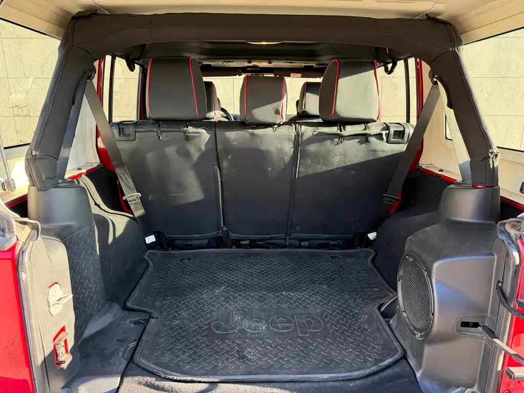 Jeep Wrangler 2014 — фото 12