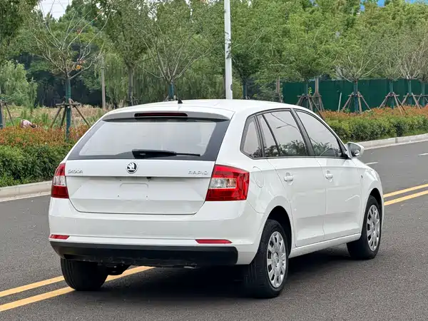 Skoda Rapid Spaceback 2016