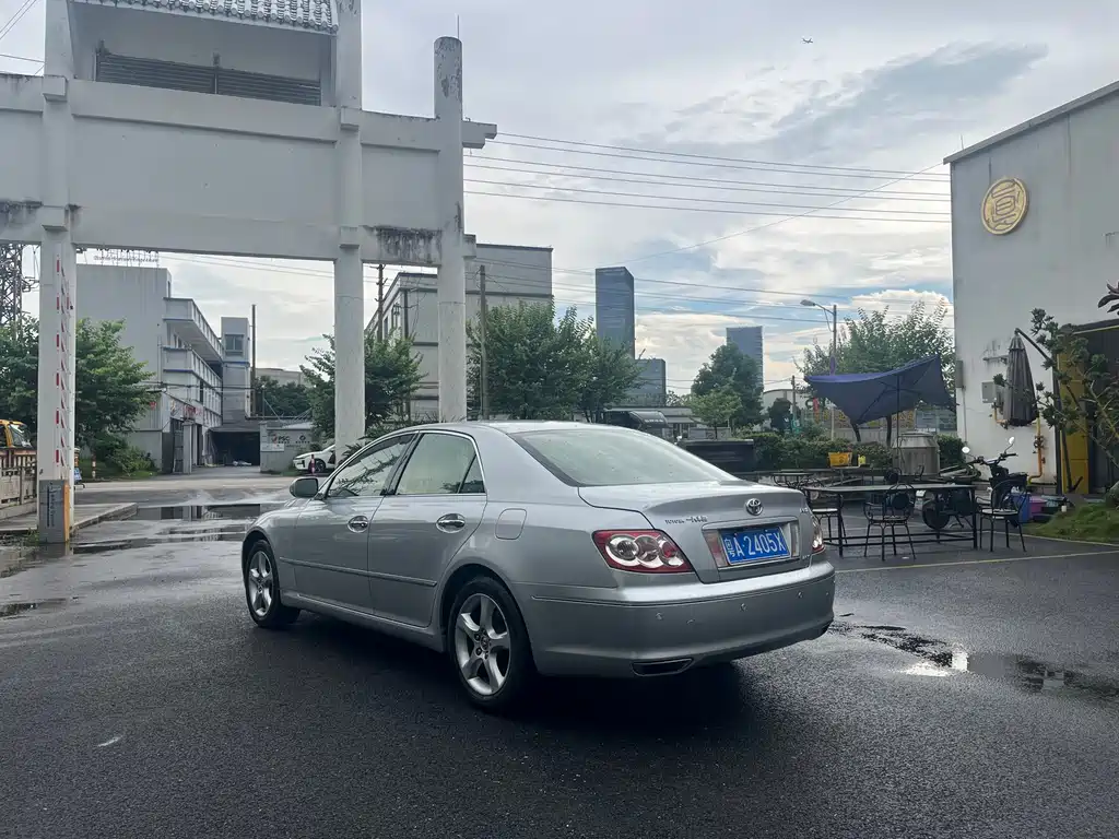 Toyota Reiz 2010