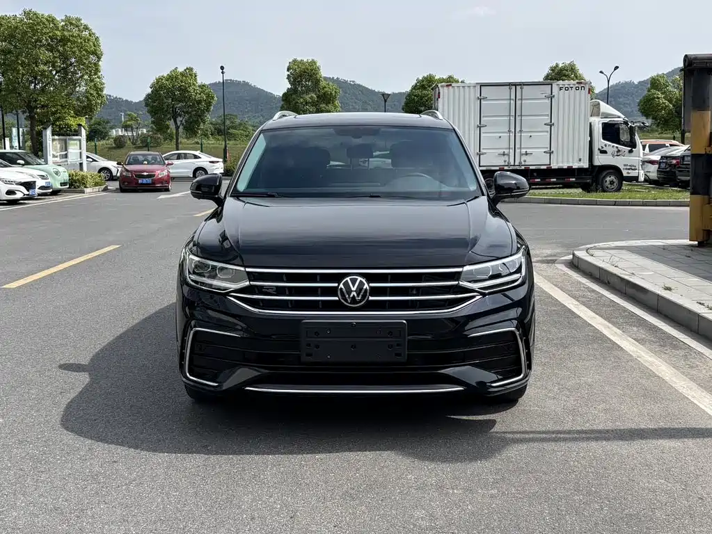 Volkswagen Tiguan L 2023 — фото 2