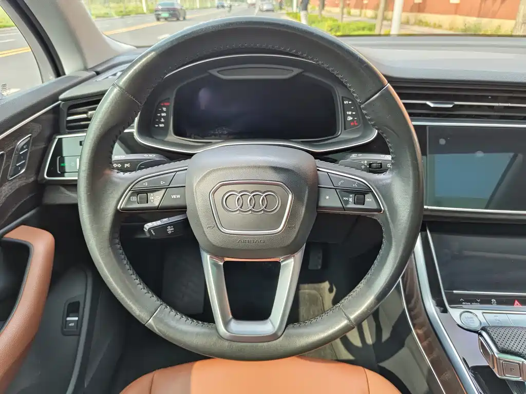 Audi Q7 2020 — фото 27