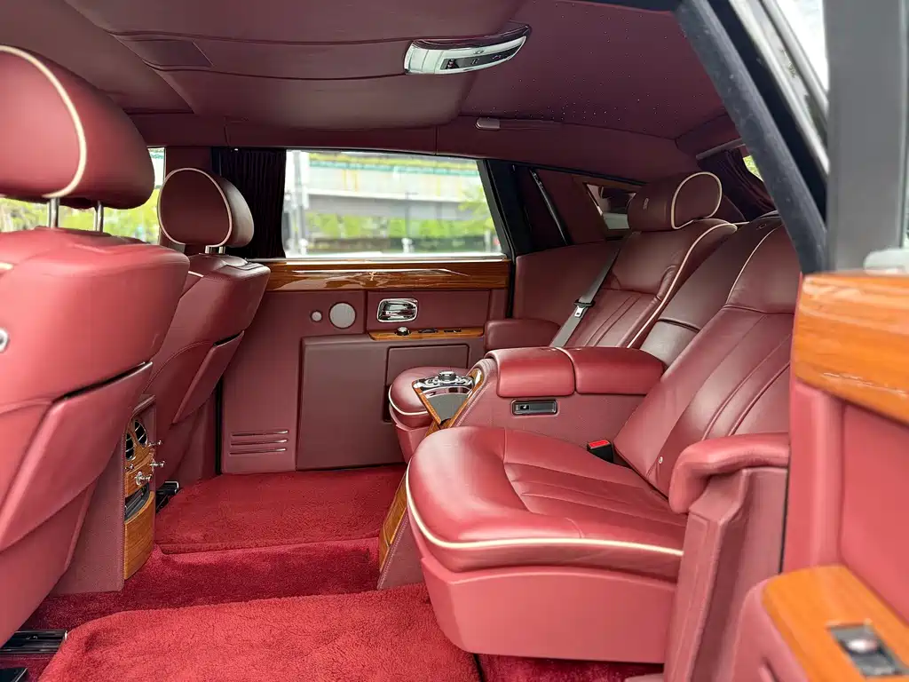 Rolls-Royce Phantom 2015 — фото 11