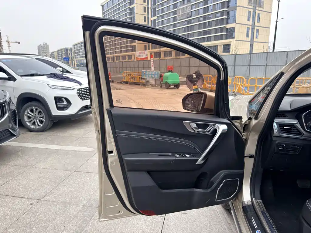 Geely Vision X3 2018 — фото 13