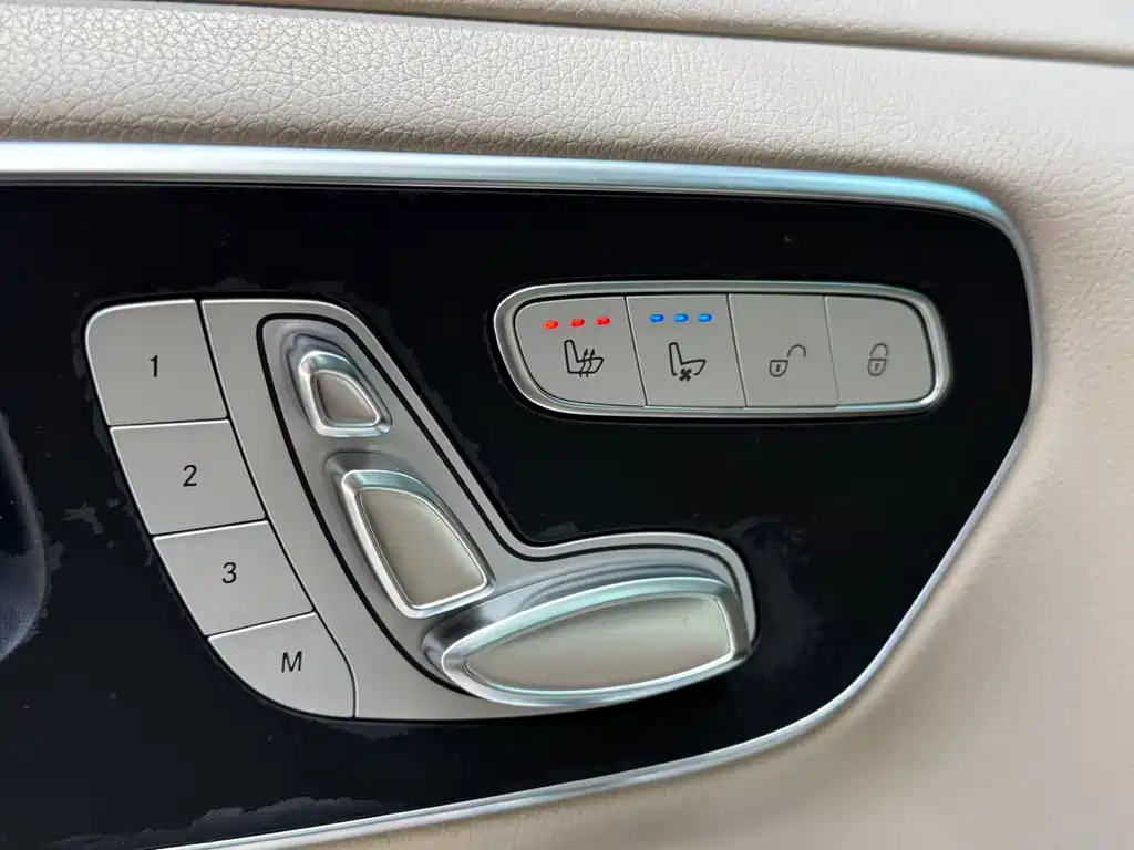 Mercedes-Benz V-Class 2019 — фото 16