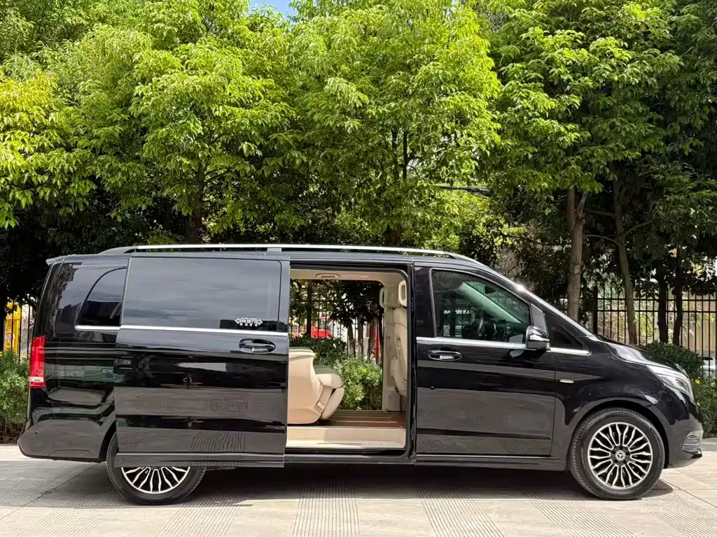 Mercedes-Benz V-Class 2019 — фото 43