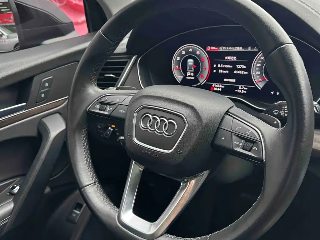 Audi Q5L 2023 — фото 12