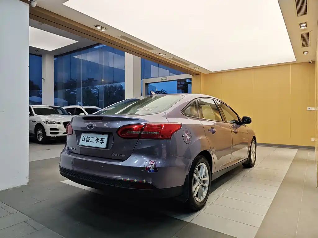 Ford Focus 2016 — фото 28