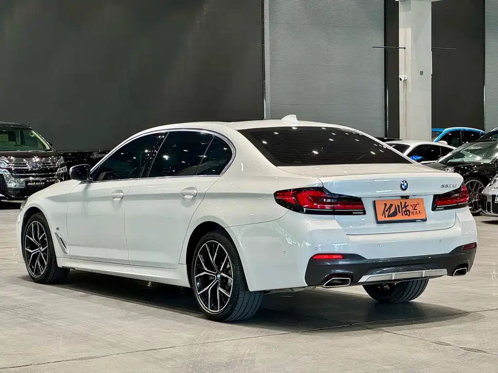 BMW 5 Series 2022 — фото 13