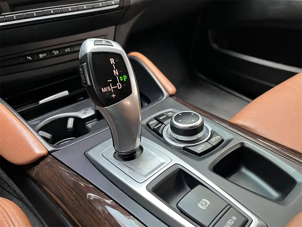 BMW X6 2015 — фото 12