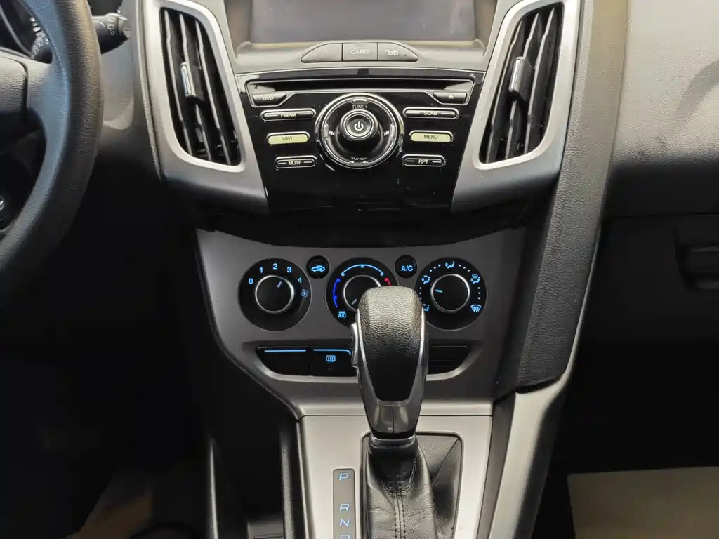 Ford Focus 2015 — фото 18