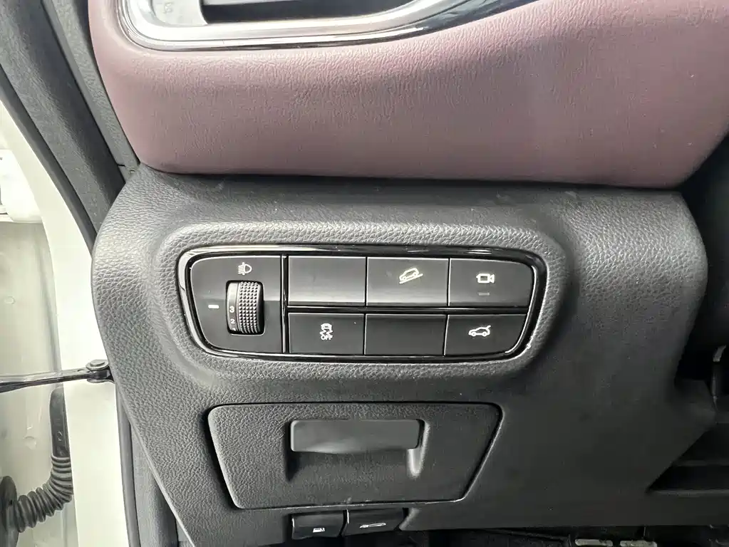 GAC Motor Trumpchi M6 2022 — фото 9