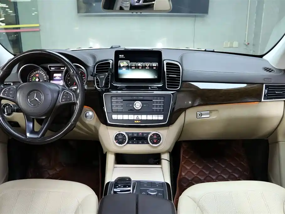 Mercedes-Benz GLS 2016 — фото 19