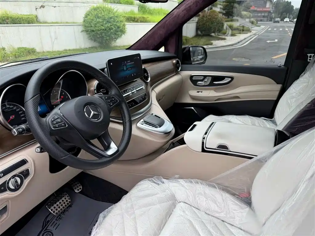 Mercedes-Benz V-Class 2023 — фото 13