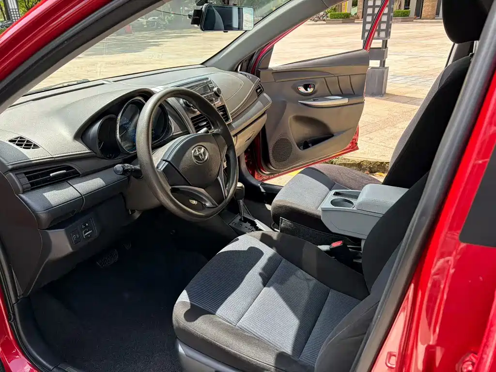 Toyota Yaris L 2015 — фото 7