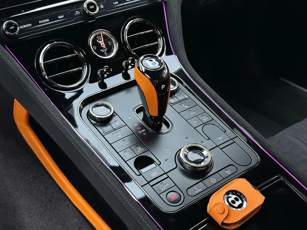 Bentley Continental Plug-In Hybrid 2025 — фото 24