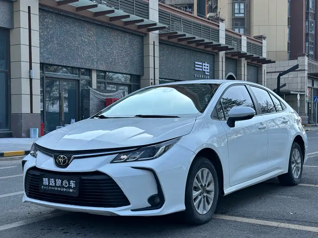 Toyota Corolla 2023 — фото 1
