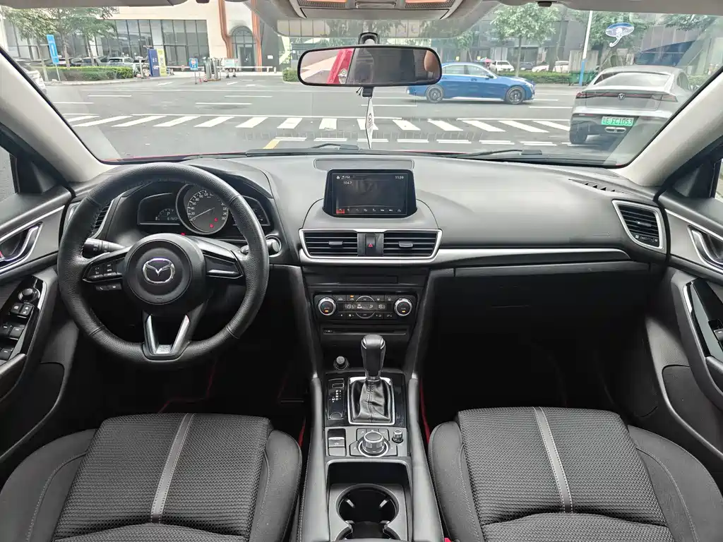 Mazda 3 Axela 2019 — фото 7