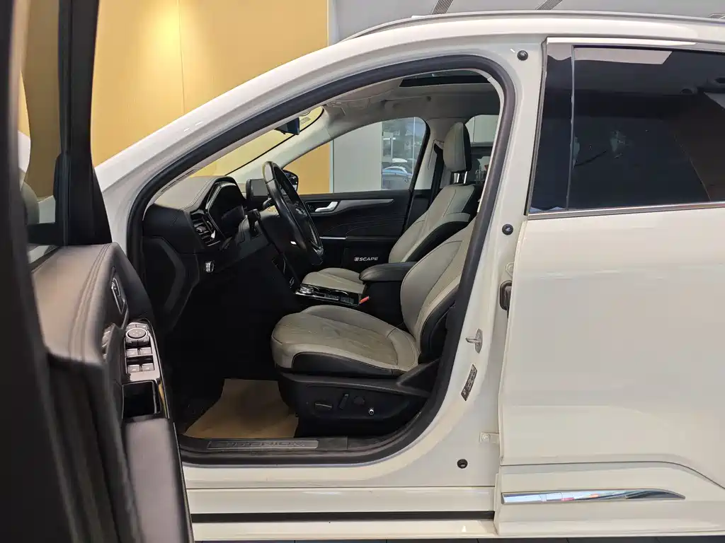 Ford Escape 2020 — фото 14