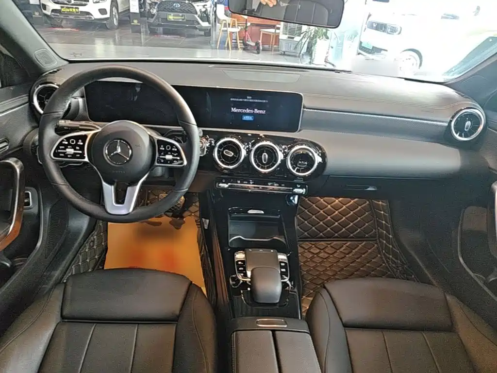 Mercedes-Benz A-Class 2019 — фото 10