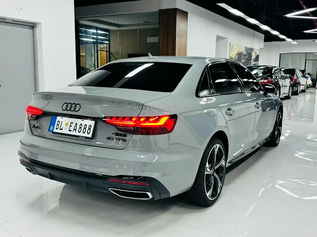 Audi A4L 2025 — фото 9