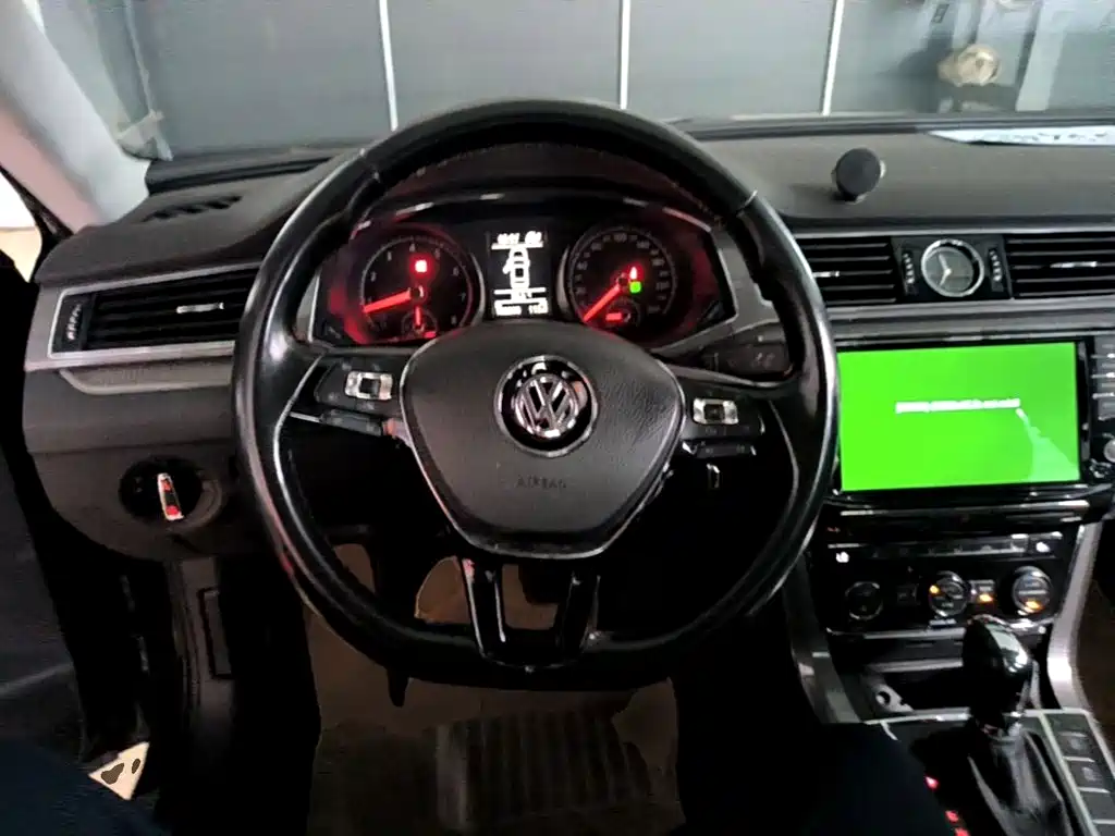 Volkswagen Passat 2016 — фото 11
