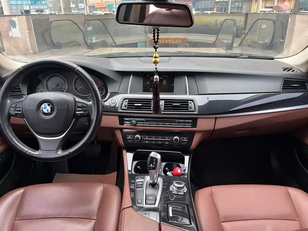 BMW 5 Series 2016 — фото 9