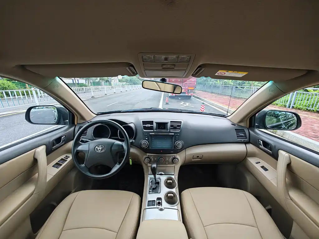 Toyota Highlander 2014 — фото 10