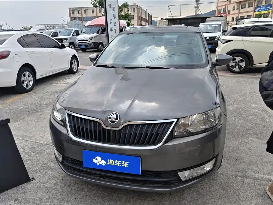 Skoda Rapid 2015 — фото 2