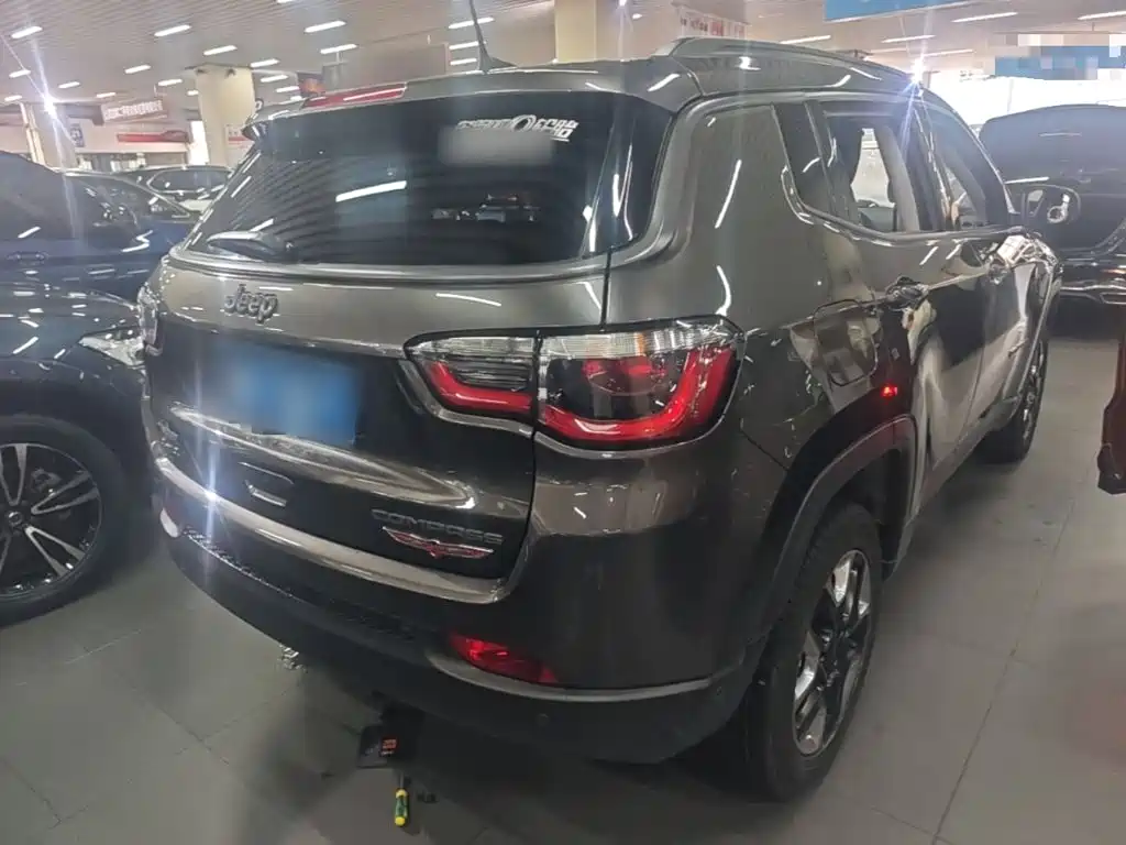 Jeep Compass 2017 — фото 7