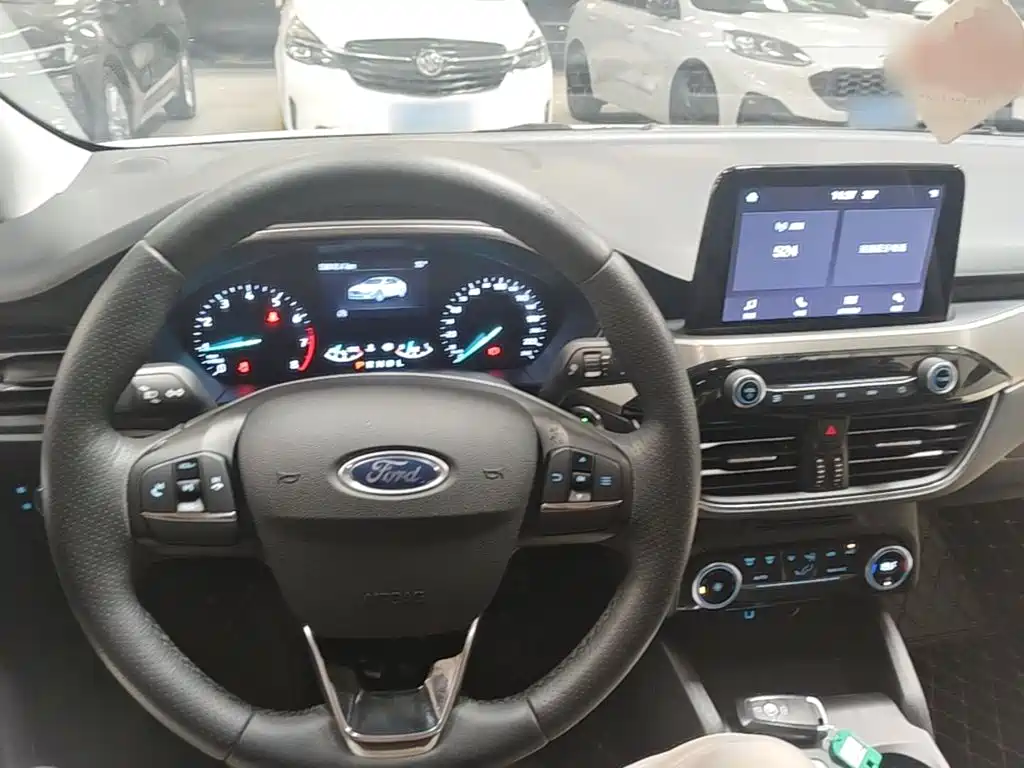 Ford Focus 2020 — фото 10