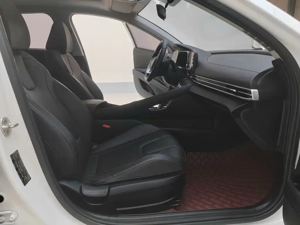Hyundai Elantra 2023 — фото 23