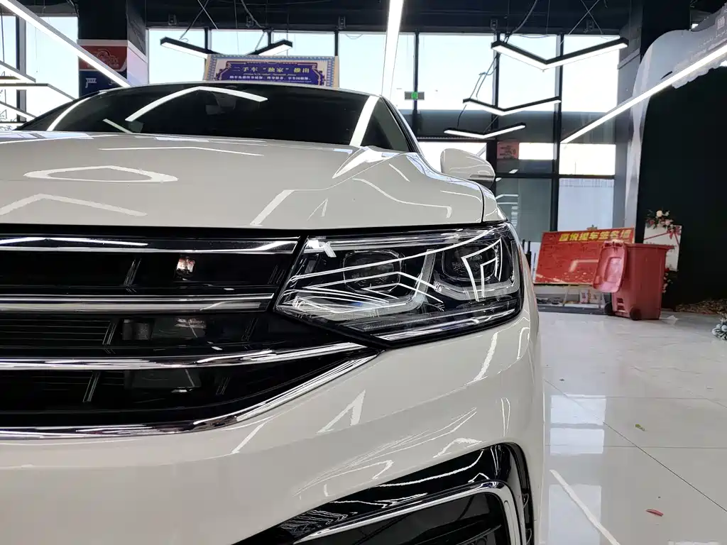 Volkswagen Tiguan L 2022 — фото 15