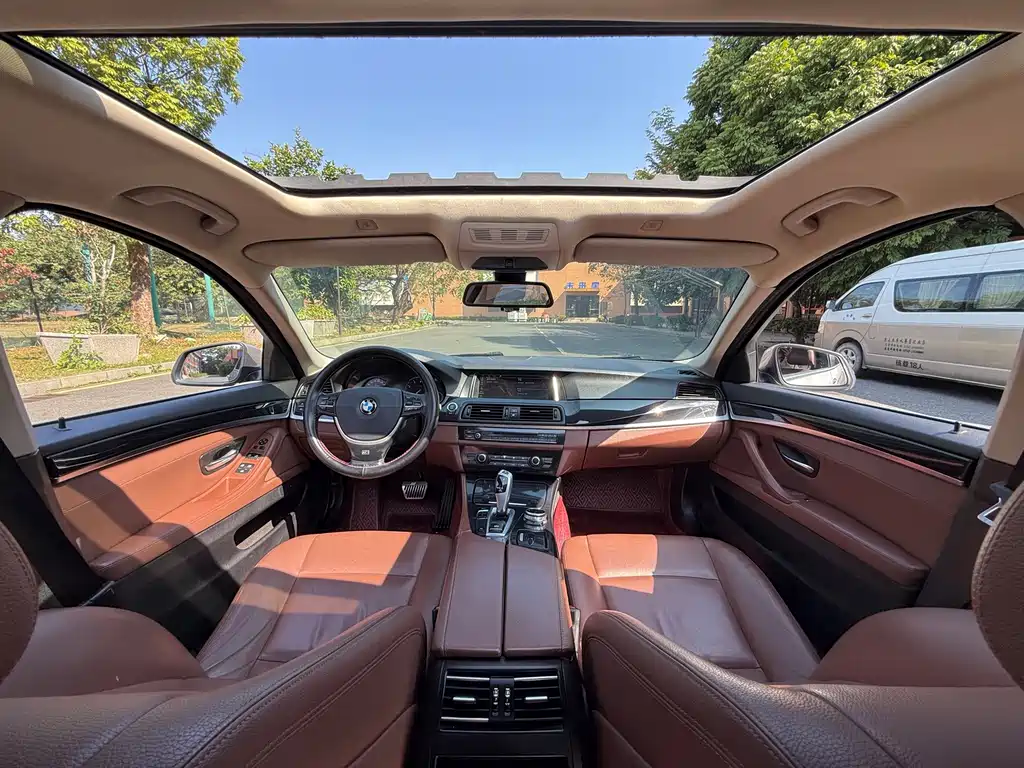 BMW 5 Series 2015 — фото 15