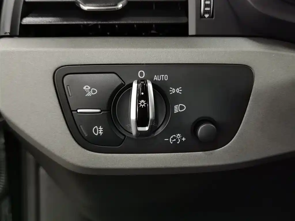 Audi A4L 2017 — фото 21