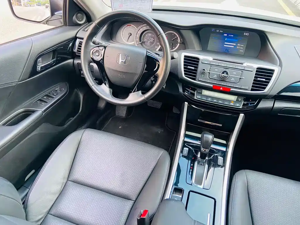 Honda Accord 2016 — фото 9