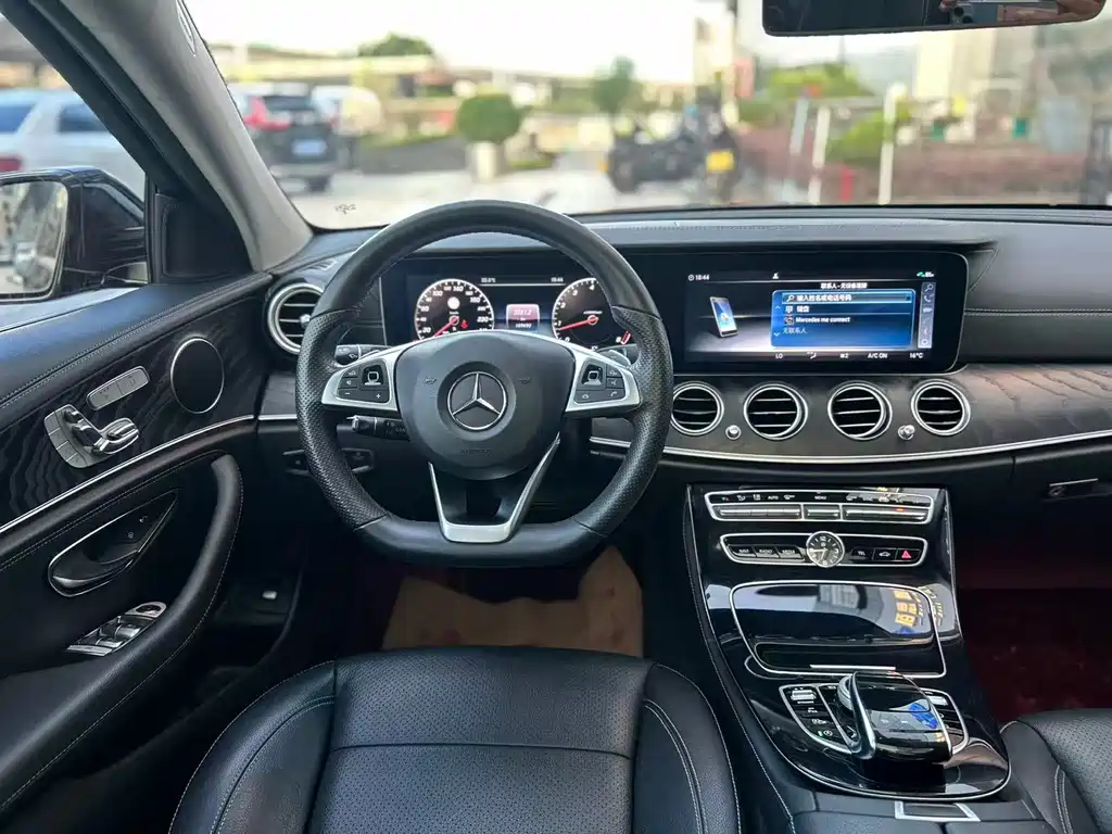 Mercedes-Benz E-Class 2017 — фото 18